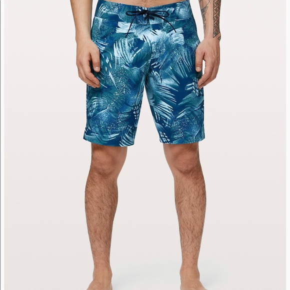 Men's Lululemon Board Short (size 31) - Picture 3 of 7